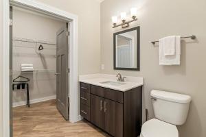 CozySuites - Penrose On Mass with pool and parking #6
