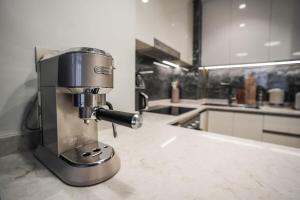 QUARTZ Luxe 1-Bed at Nobles Tower, Near Downtown