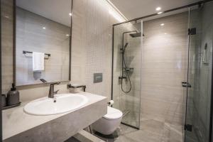 QUARTZ Luxe 1-Bed at Nobles Tower, Near Downtown