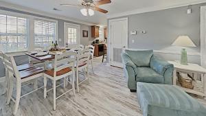 Lovely Updated Vacation Home*POOL* 3 BR*P138