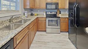 Lovely Updated Vacation Home*POOL* 3 BR*P138