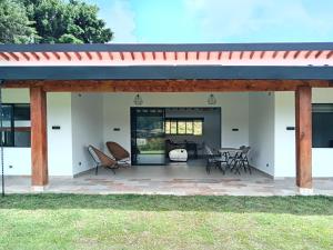 Casa moderna san Felix cerca a parapentes y miradores con vista a Medellín