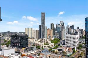 Stylish Valley Pad with City Views, Rooftop and Wi-Fi