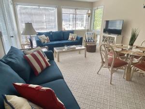 2BR SHORE DR AREA: QUEEN: POOL: Grill: Beach: Ocean Annies: M28