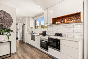 Bright Coolangatta Stay with Stunning Ocean Views