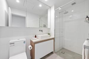 Stunning Mountain Views plus Infinity Pool, Gym, Park