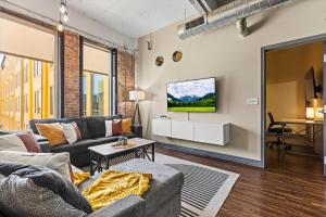 Heart of Downtown Dallas 2BR 2BA Getaway