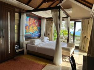 Azure Aura Luxury Villa Top 5 Star Bali Resort Cliffside Villa Ocean view, Pool and Garden