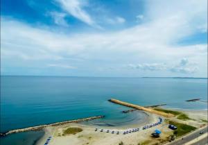 Luxurious and modern oceanfront apartment with views of the historic city 2B and 2BR