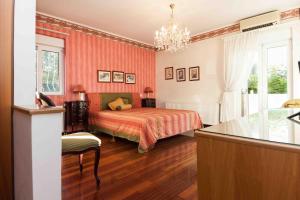 Stunning villa with private pool in Alimos Athens