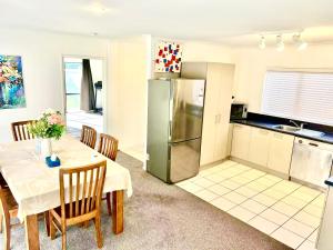 Bright and spacious townhouse CBD fringe CHCH