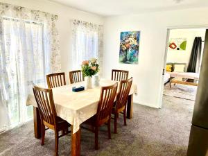 Bright and spacious townhouse CBD fringe CHCH