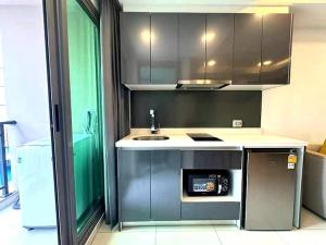 Modern 1-Bedroom Condo with Pool View Arcadia Beach Continental Pattaya