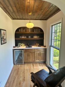 Spacious 5 bedroom house in charming Stone Mountain