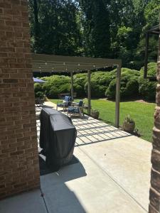 Spacious 5 bedroom house in charming Stone Mountain