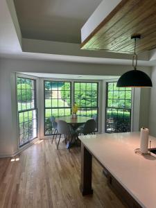 Spacious 5 bedroom house in charming Stone Mountain