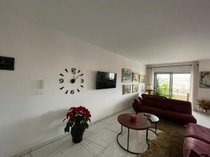 Cosy lake view flat