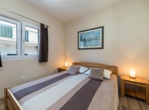 Apartments Nmn Drvenik