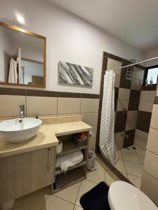 Charming Nook Second Floor Condo With Rooftop