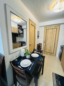 Cozy Studio Unit Beside Abreeza Mall with PARKING