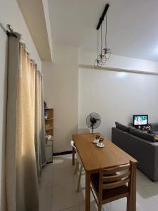 2BR Penthouse Condo, Luneta view