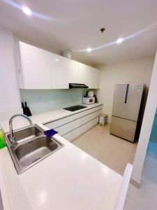 HHomes - 2 Bedroom River View & Pool GYM BBQ at Masteri Thao Dien