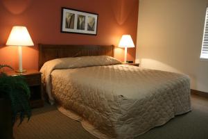 Queen Studio room in Affordable Suites of America Fredericksburg