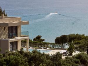 Uparati villa - Hilltop Sea View Retreat by the beach