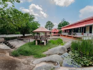 Rockwood house Resort and Thai massage ร็อควู้ด เฮาส์ รีสอร์ท แอนด์ ทรงวาดนวดแผนไทยเพื่อสุขภาพ และสปา