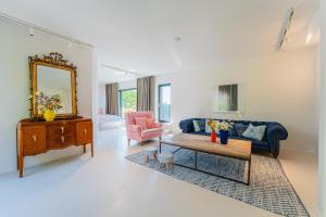 Flexible SelfCheckIns 140 - The most Luxurious Villa with Private pool in Zagreb