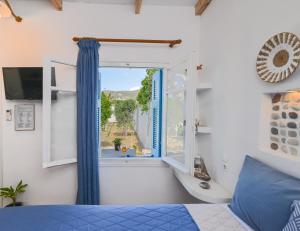 PERIVOLI 4-CHORA(5min away from the center by car)