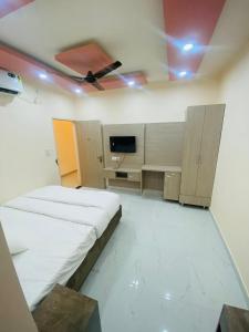 Modest Rooms By Libra