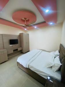 Modest Rooms