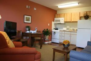 King Suite room in Affordable Suites of America Fredericksburg