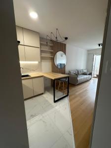Home021
