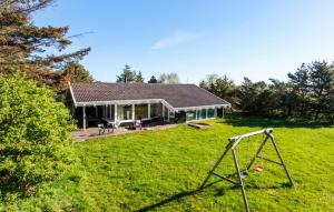 3 Bedroom Beautiful Home In Hjørring - 3hvězdičkové hotely ve městě Lonstrup