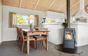 3 Bedroom Beautiful Home In Hjørring