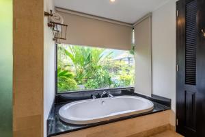 Kejora 12 Beachfront 3 br Luxe Villa