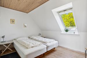 Stunning Home In Ebeltoft With 9 Bedrooms And Internet