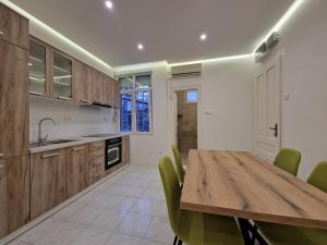 Rosy Apartments