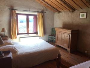 Appartements Gite rural La Grange en pleine nature a La Pesse : Appartement 1 Chambre - Vue sur Jardin