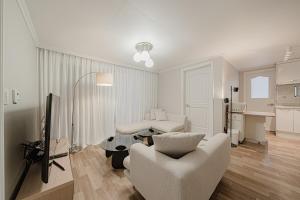 302 Apgujeong 1st, 2Room Queen-bed, 2 Single-beds