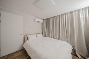 302 Apgujeong 1st, 2Room Queen-bed, 2 Single-beds