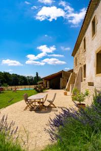 Maisons de vacances Le Moulin du Riousset, 10 personnes, 2 logements possibles communicants ou independants, charme des vieilles pierres et calme garanti : photos des chambres