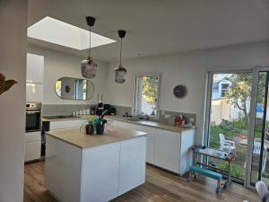 Maisons de vacances Maison de famille a Batz sur Mer proche plages : photos des chambres