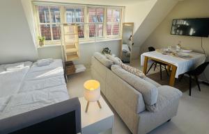 tiny beach house noordwijk