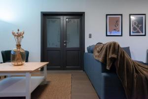 14 beds, 20p, 2 bath-, 1 livingroom