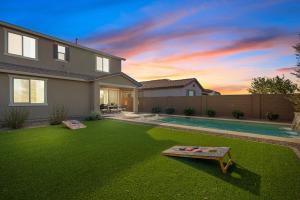 Luxe Queen Creek Home with Pool, Yard, Work Station