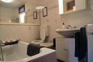 Casa Joly, la casetta tra i tre laghi