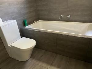 Cosy Entire Home Apartment with 3 bedrooms